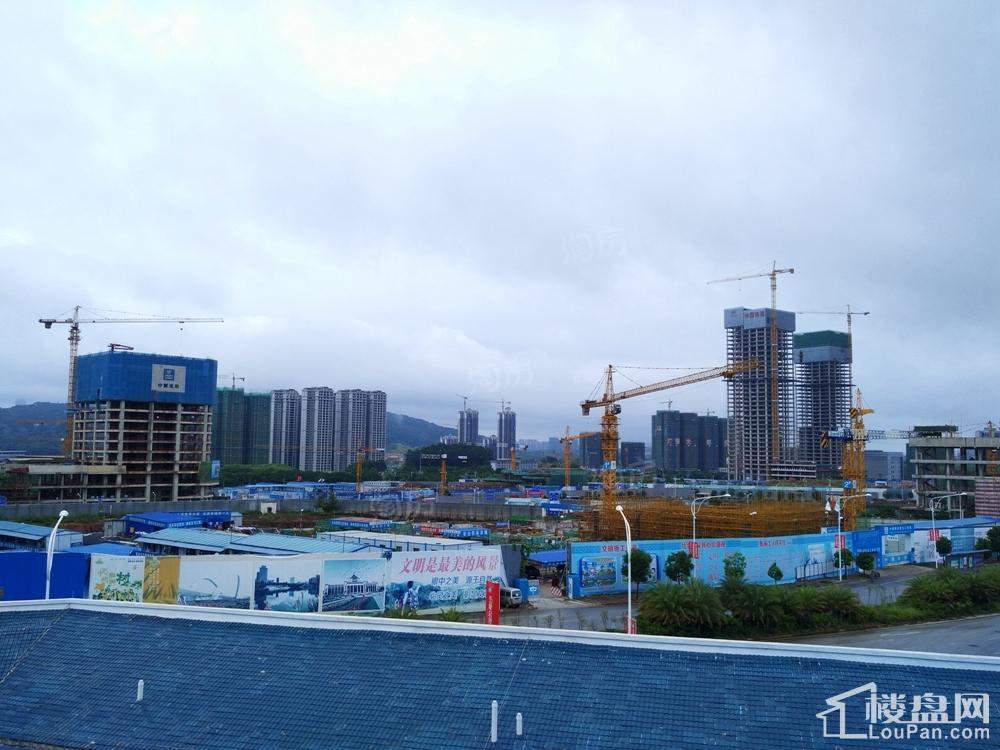 五象总部大厦实景图