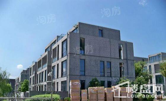 上实虹桥湖畔艺墅实景图