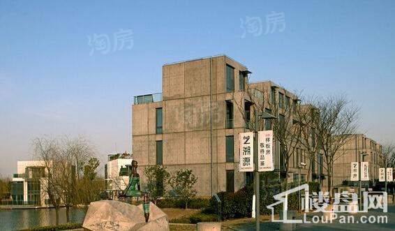 上实虹桥湖畔艺墅实景图