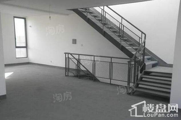 上实虹桥湖畔艺墅样板间