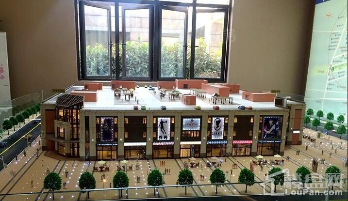 润辉广场实景图