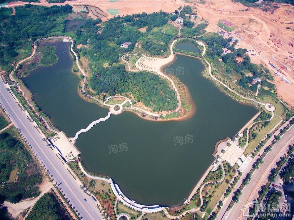 中建亮月湖实景图