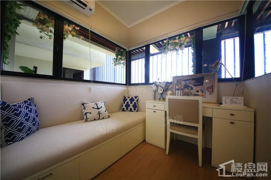 荣和公园里样板间