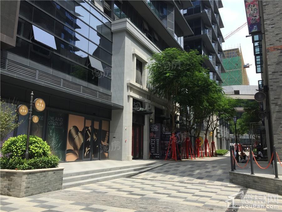 绿地中央广场实景图