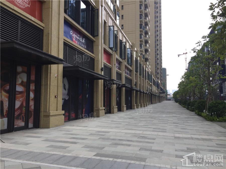 绿地中央广场实景图