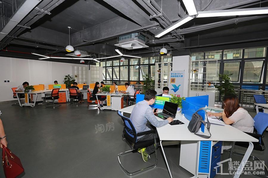 安吉华尔街工谷样板间