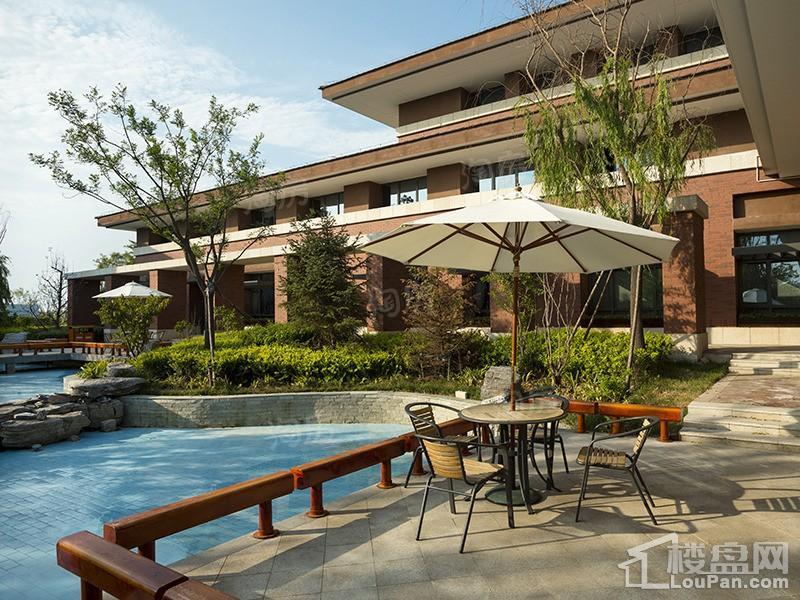 泊湖林奇郡实景图