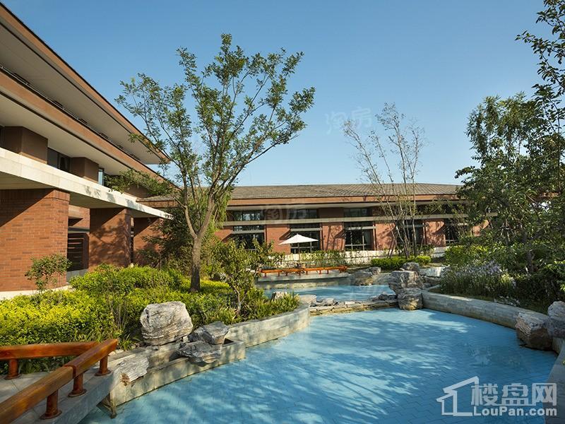 泊湖林奇郡实景图