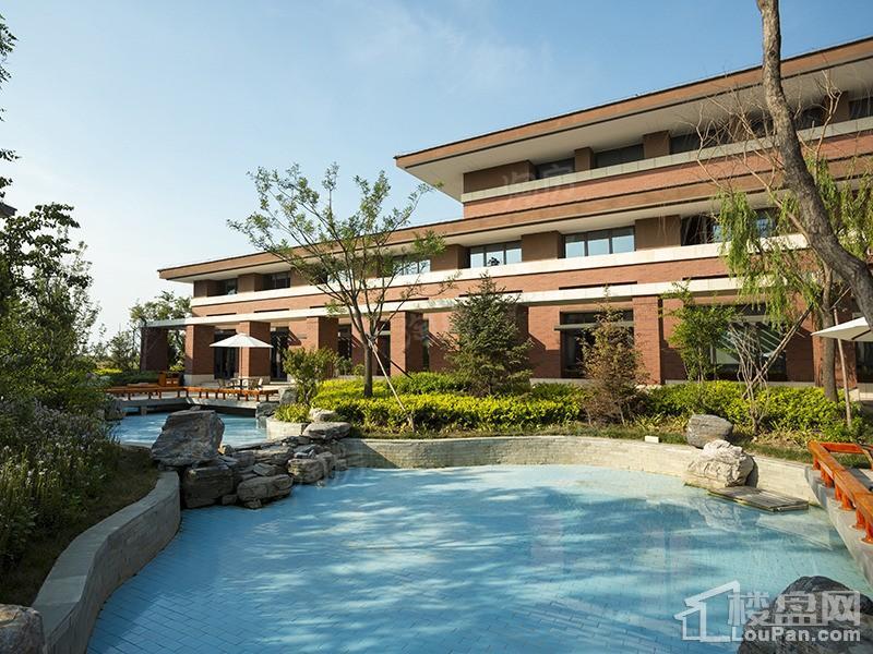 泊湖林奇郡实景图