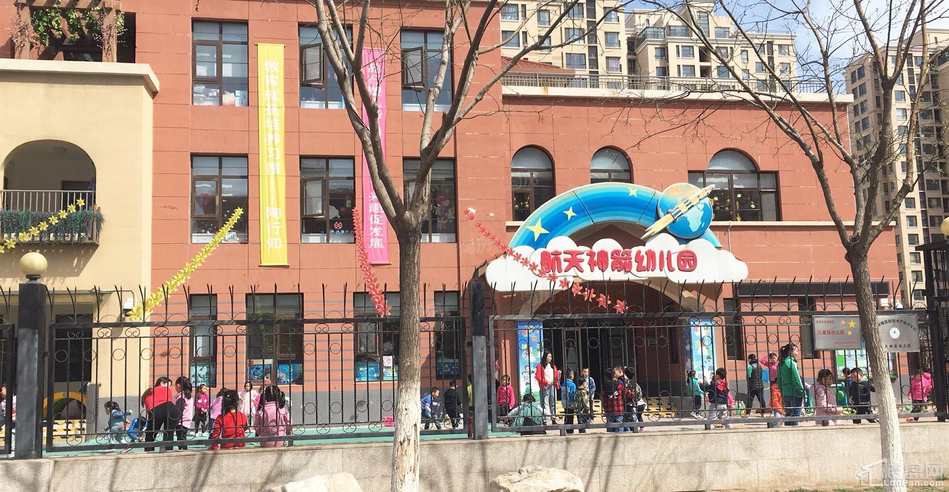 金辉优步湖畔配套图