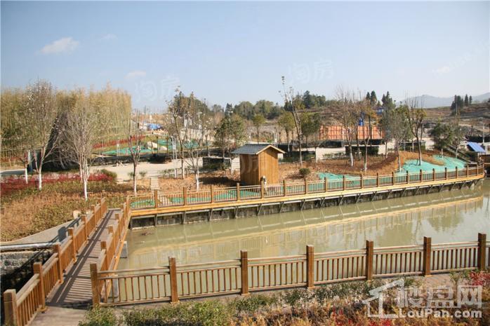 玛御谷温泉小镇实景图