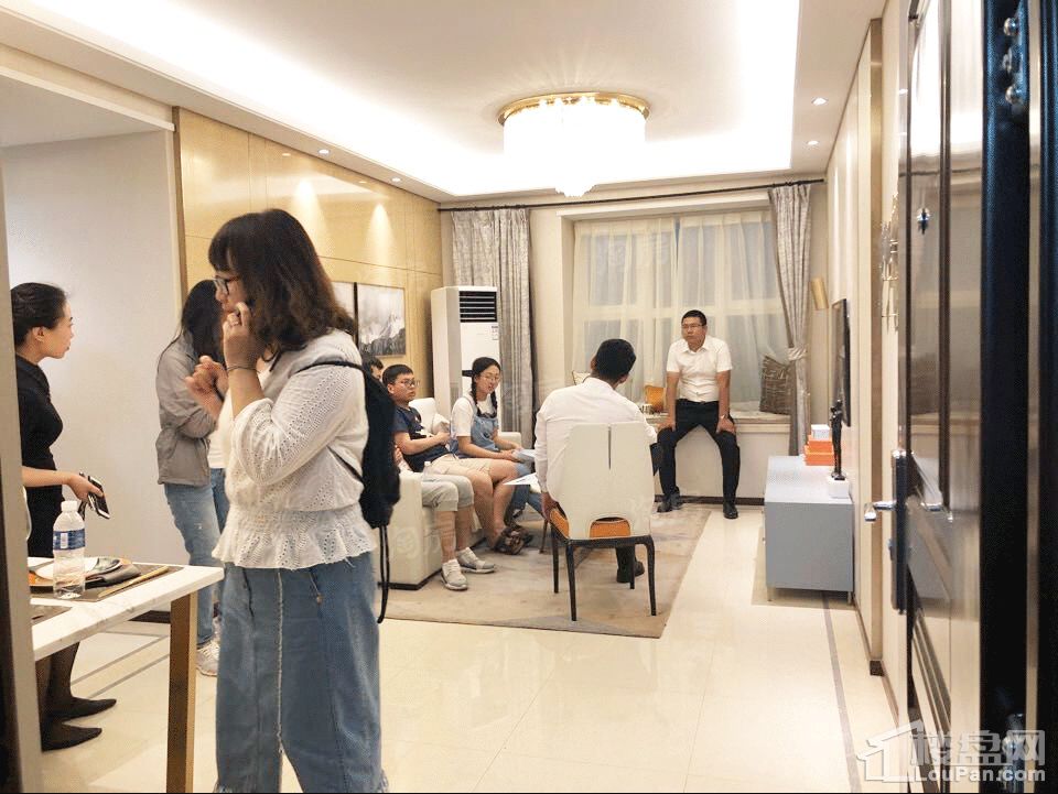 金辉优步湖畔样板间