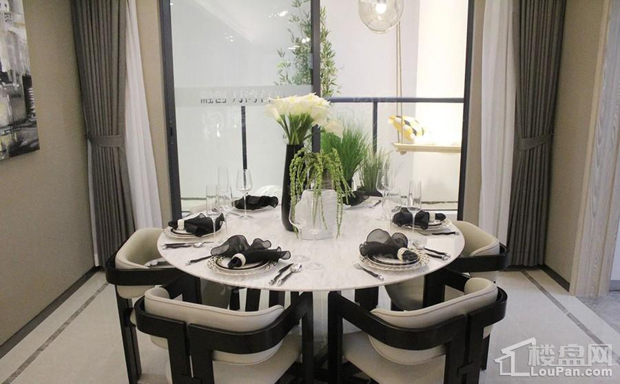 融创月湾首府样板间