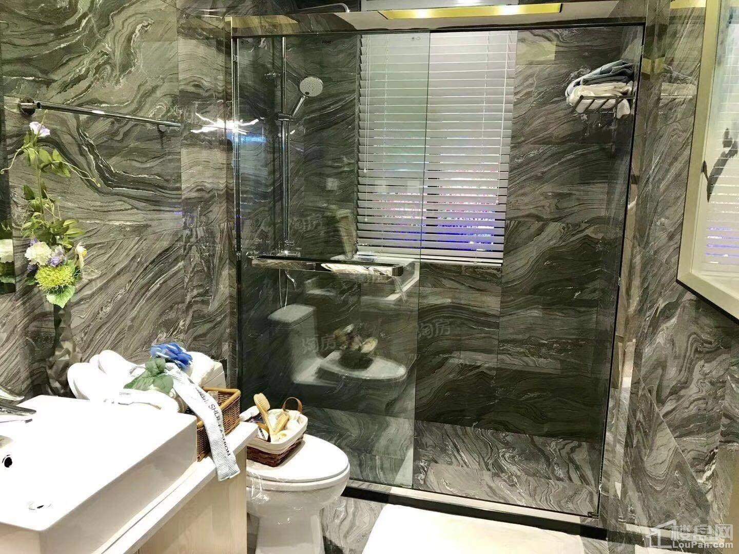 天章华府实景图