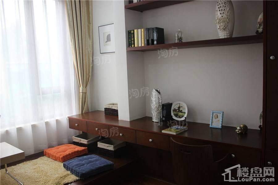 卓新江来样板间