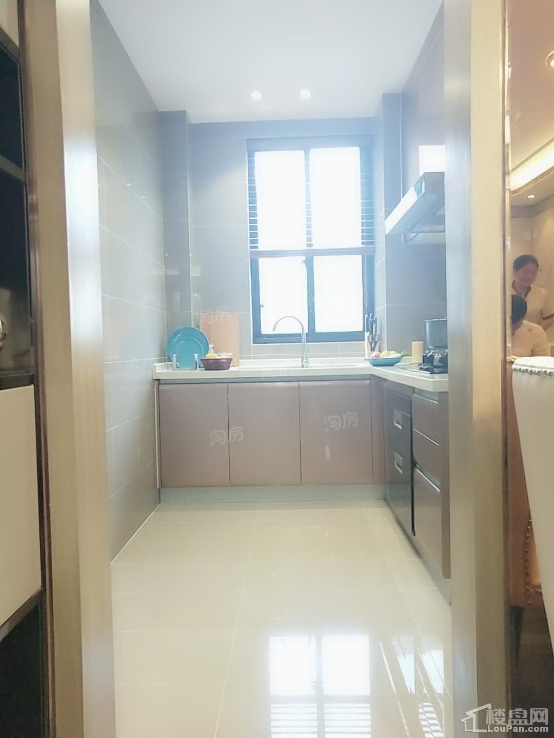 华秦铂湾样板间