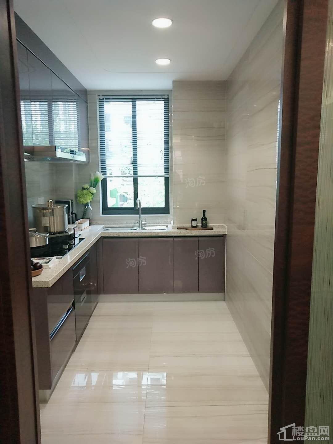 华秦铂湾样板间