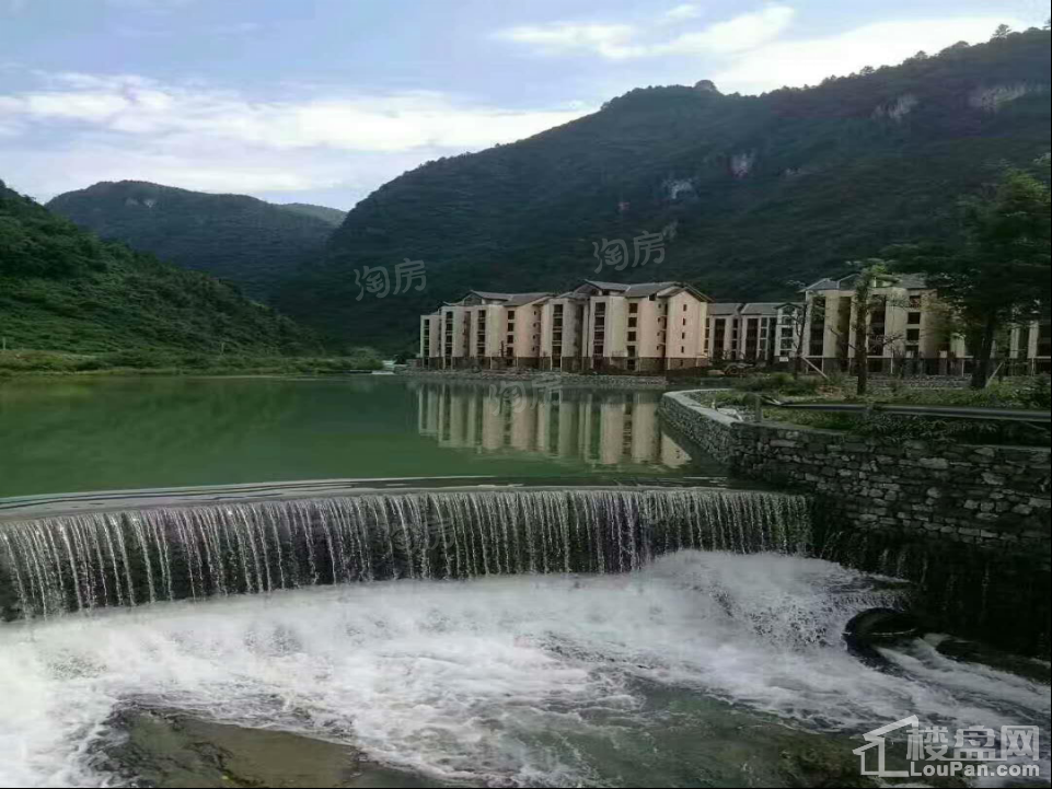 神龙峡山涧居实景图