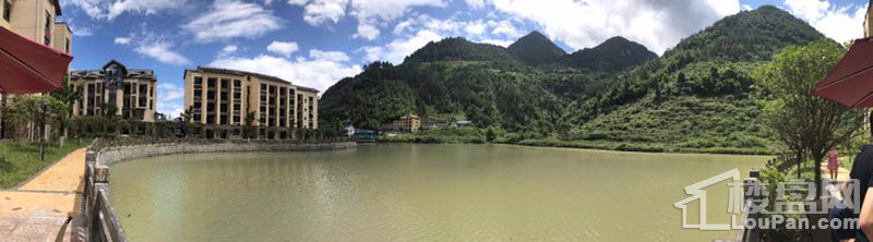 神龙峡山涧居实景图