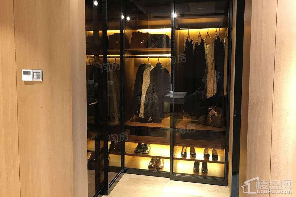 丽丰棕榈彩虹样板间