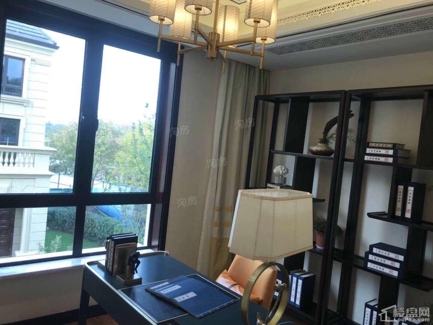 华都龙山庄园样板间
